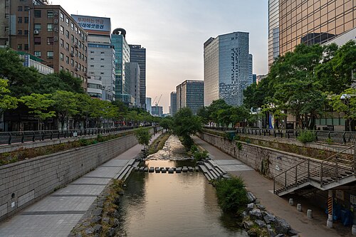 Walk the Cheonggyecheon