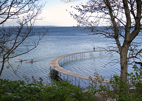 Walk to the Infinite Bridge