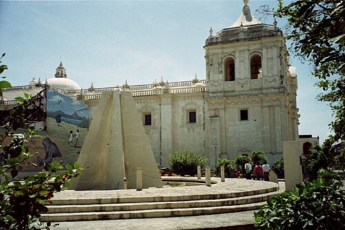 Look for revolutionary murals