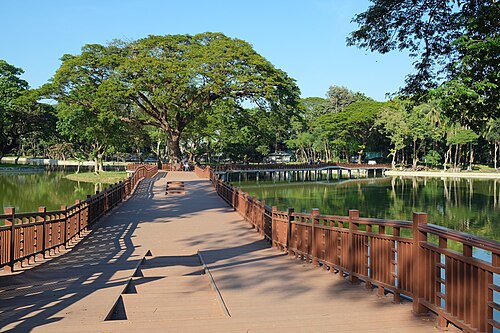 Kandawgyi Lake