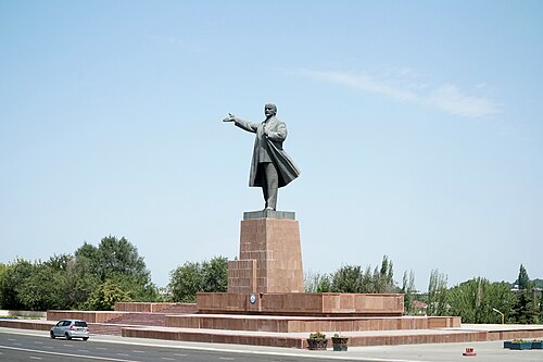 Lenin statue