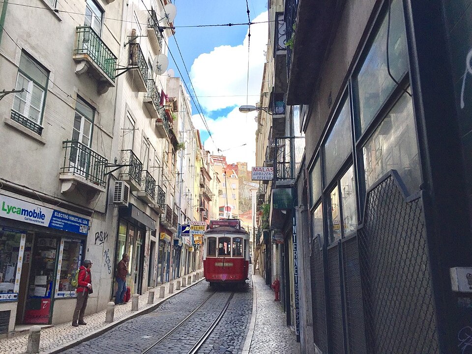 Ride Tram 28