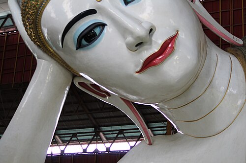 Chaukhtatgyi Buddha