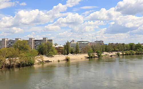 Walk the Dniester embankment