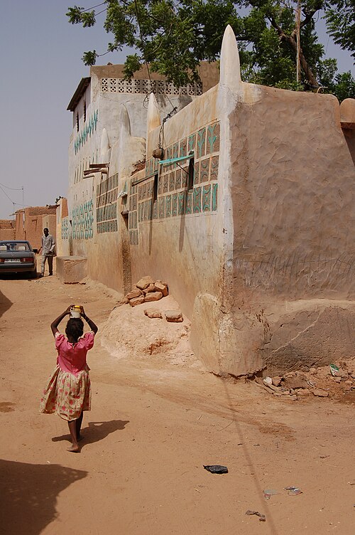 Walk the Hausa houses
