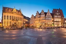 Bremen's market square and historic gabled houses glowing at dusk